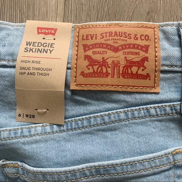 Levi’s Wedgie Fit Skinny Sz 28/6 “Shimmer Opal” Light Wash Jeans - Picture 6 of 8